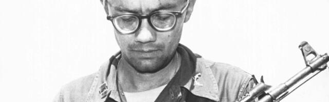 „Kuulsin klõpsu, pöörasin ümber ja vajutasin päästikule.“ Kas USA sõdurid kasutasid Vietnamis vastase relvi?