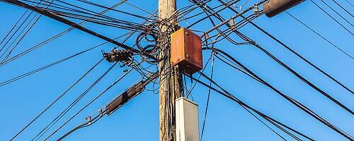 Ameerika absurdsused: USA relvatööstus õitseb, USA energiavõrk laguneb