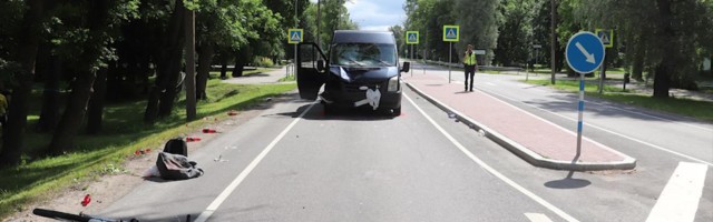 Reporter: Mikrobussiga kokku põrganud rattur viidi kopteriga haiglasse