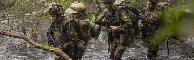 Värsked Kaitseväe Akadeemia kadetid pandi proovile ligi 35-kilomeetrise rännakuga