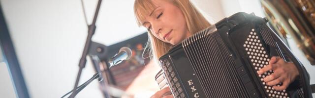 Emadepäeva kontserdil Käesalu mõisas saab nautida Maimu Jõgeda pärimusmuusikat