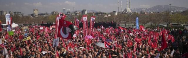 "SVI MUSLIMANI DA SE UJEDINE": Ori se poklič mase na glavnom trgu!