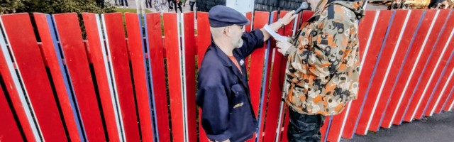 (: )kivisildnik jäi kirjandusfestivalil aia taha