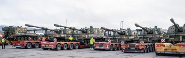 FOTOD | Eestisse jõudis kuus uut K9 liikursuurtükki