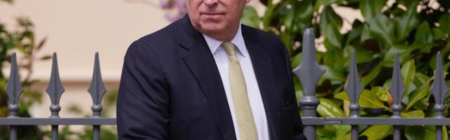 Kas Andrew võib trellide taha sattuda? Politsei hindab, kas endine prints rikkus Epsteiniga konfidentsiaalseid andmeid jagades seadust