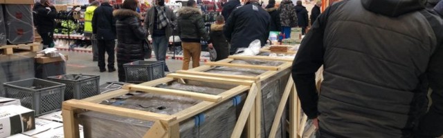 Kauplused on Sportlandi fopaa juba unustanud ning hoiavad uksi täna võimalikult kaua ostlejatele lahti