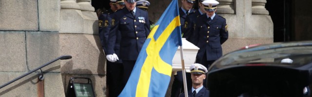 3000 Rootsi politseiniku nõuavad valitsuselt tegelemist "no-go tsooni" gängidega