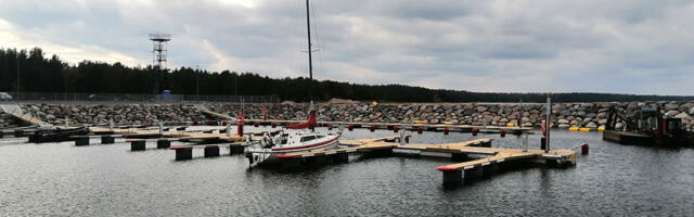 Sal­mis­tu sa­da­ma ope­raa­tor va­li­tak­se ava­li­ku kir­ja­li­ku enam­pak­ku­mi­se­ga