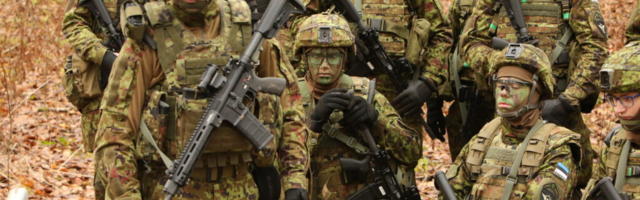 Oktoobrikutse ajateenijad õpivad metsas hakkamasaamist