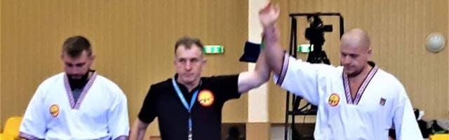 ROMAN SVI­RI­DOV Uk­rai­na vöö­maad­lu­se maail­ma­meist­ri­võist­lus­tel