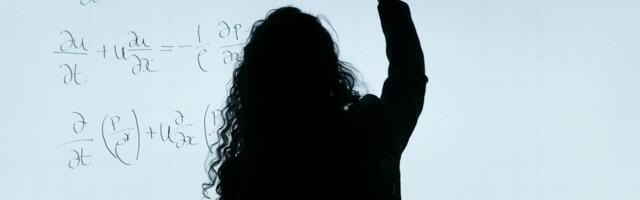 Erakond Parempoolsed: õpetaja palga üle otsustagu koolijuht, mitte minister ega ametiühing