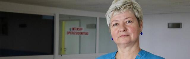 Aasta hooldaja hoiab patsiendi kätt vajadusel kogu operatsiooni