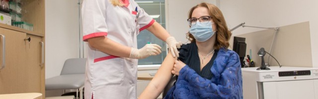 Esimene SARS-CoV-2 vastu vaktsineeritav Eesti elanik on Ida-Viru Keskhaigla arst-resident Jelena Rozinko