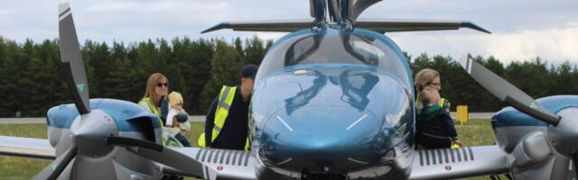 FOTOD | Kärdlas maandus kuus eralennukit ja Suuremõisas kaks kopterit