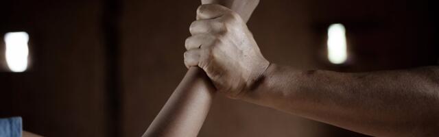 55% Eesti elanikest teab kedagi, kes on kogenud lähisuhtevägivalda. Mida teha, kui kahtlustad, et sinu lähedane vajab tuge?