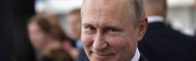 Putin pilkas USA saatkonna vikerkaarelippu