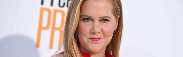 Hiljuti rasvaimus käinud näitleja Amy Schumer näitas rannarõivastes uut figuuri