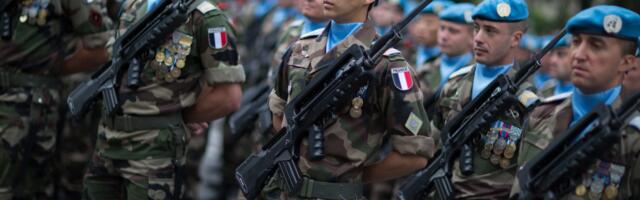 Prantsusmaad kodusõja eest hoiatavad sõjaväelased sunnitakse teenistusest lahkuma