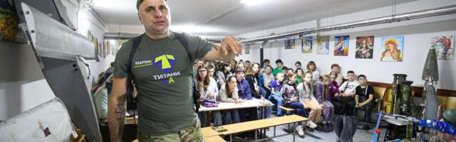 DELFI UKRAINAS | Sapööri õpetus lastele_ maast leitud mängukaru on suure tõenäosusega Vene pomm