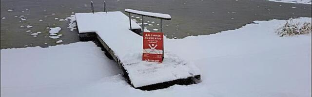 Ära mine jääle! Päästjad paigaldasid veekogude äärde hoiatussildid