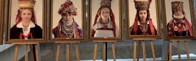 KULTUUR | Viis Rannarootsi pruuti astusid raamatust välja näitusele