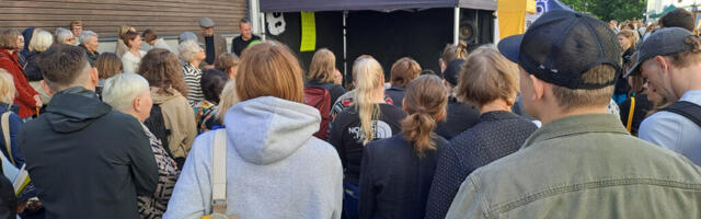 JAAK KÄND JAGAS IX KIRJANDUSTÄNAVA FESTIVALILT SAADUD MULJEID VÄRSSIDES