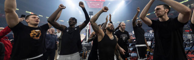 LUDNICA! Nezapamćeno slavlje košarkaša Partizana i grobari posle pobede u derbiju (VIDEO)