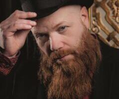 Vana kooli põnevik müstika, armastuse ja mõrvadega