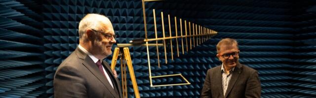 President külastas kahte Eesti tehnoloogiaäri ning tutvus ka Ukraina sõjas kasutavate toodetega