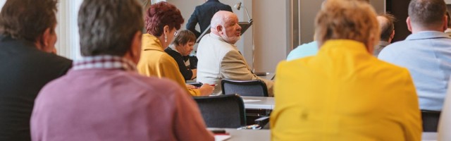 Keskerakond võttis varem "taagaks ja klikiks" nimetatud Narva saadikud parteisse tagasi