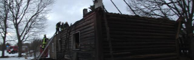 Reporter: Tartumaal hukkus hoonepõlengus keskealine mees