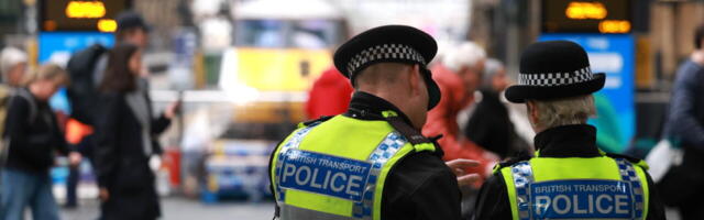 Suurbritannias kaob sõnavabadus ja vanglad täidetakse meelsusvangidega