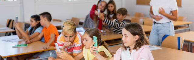 Poland wants to ban phones and smartwatches in schools