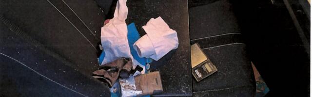 Politsei leidis Tartus sõidukit kontrollides suures koguses narkootilist ainet