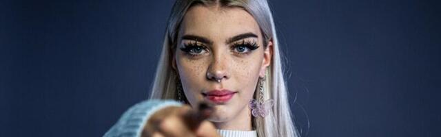 Mõjukas pikaküüneline ja tulihingeline aktivist Roosabanaanike