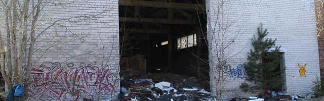 Suur­pea en­di­ne sõ­ja­väe­lin­nak – pra­hi­hun­ni­kud, prü­gi­põ­le­tu­se iga­ve­ne tu­li ja la­gu­ne­vad ma­jad