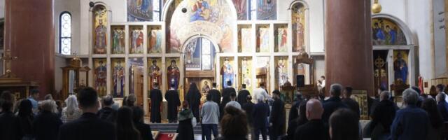 Pomen žrtvama masakra u crkvi Svetog Marka: Tuga ujedinila porodice i prijatelje (FOTO)