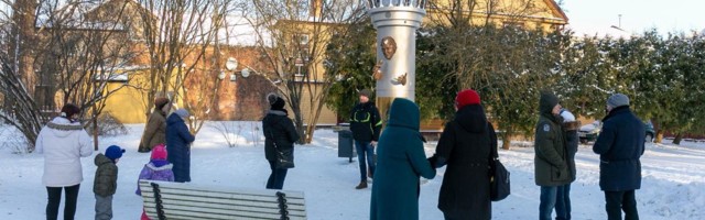 Siseturistid tormavad Viljandisse kuulsat Jaak Joala kuju vaatama