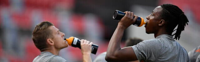 Jalgpalli MM-il võetakse kasutusele kohustuslikud joogipausid