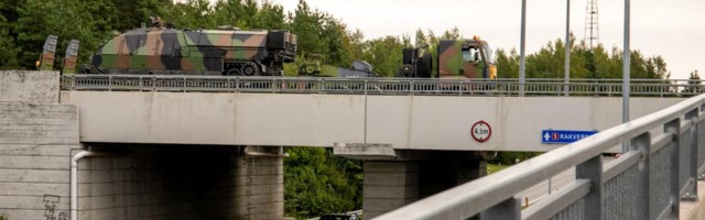 Sõjaväekolonnid tekitavad kolmel päeval Papiniidu sillal liiklusseisakuid