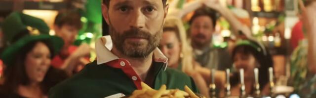 Jamie Dornan leads SNL UK song roasting British tourists