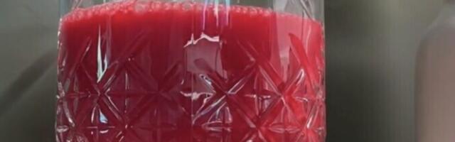 ￼ FOTO: LAURI PEDAJA ABIKAASA näitas punast jooki, mis aitab naistel unistuste pihajoont saavutada