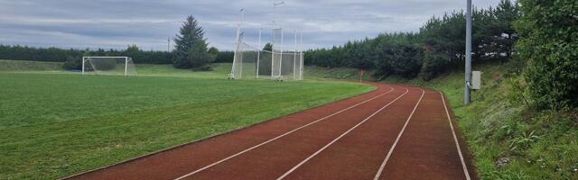 Kuusalu staadioni jooksurajale uus tartaankate