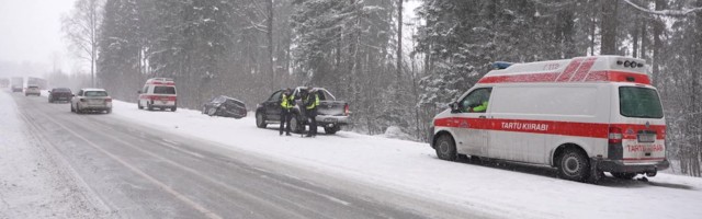 Reporter: Järvamaal lõppes möödasõit avariiga