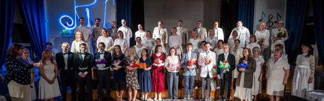 Kuu­sa­lu koo­li­ma­jas kõ­la­sid  RAI­MOND VALG­RE lau­lud