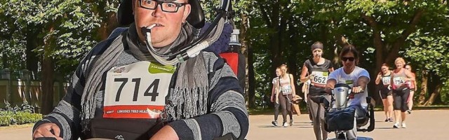 Elektriratastoolihokit harrastav Jüri Lehtmets: elu ei saa ega tohigi pausil hoida