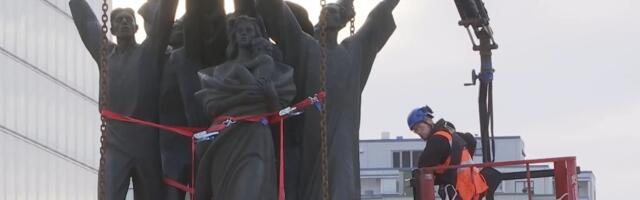 Helsingis teisaldati Nõukogude Liidult kingituseks saadud monument „Maailma rahu“ – kuju viiakse hoidlasse