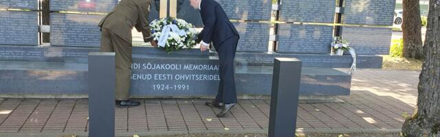 Kristiines asetati pärjad Tondi Sõjakooli memoriaalile