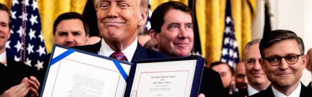 The Loophole Turning Stablecoins Into a Trillion-Dollar Fight