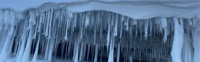 Osmussaar on jääs ja paksu lume all, mandrile minek on poole päeva töö